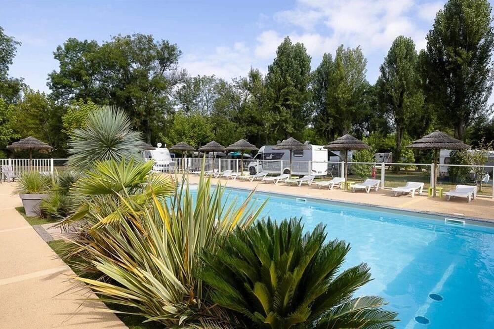 Zecamping 3* familial piscine chauffée animaux acceptés locatif Tv in Montpon-Ménestérol, Périgord Blanc