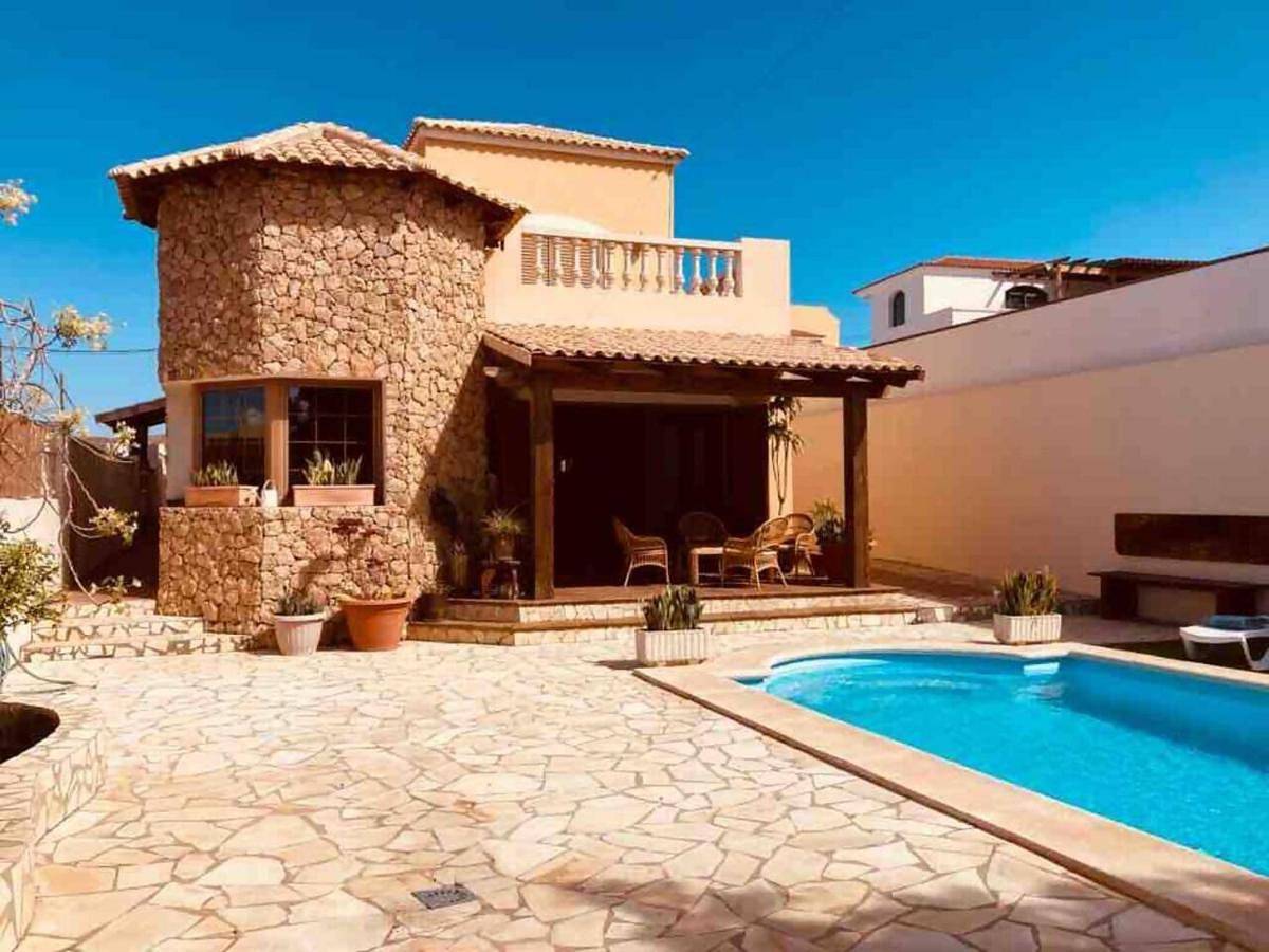 Villa Ingrid. Piscina exterior. in Las Playitas, Tuineje