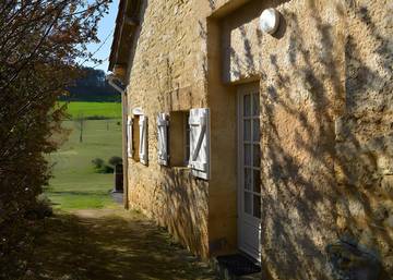 Gîte pour 7 personnes, avec terrasse ainsi que jardin et piscine à Jayac