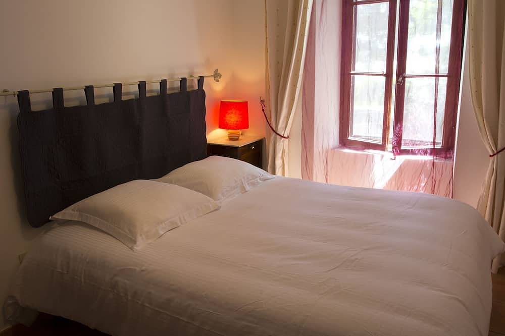 In a mansion of the nineteenth century, cottage for 5 people in Forcalquier, Parc naturel régional du Luberon