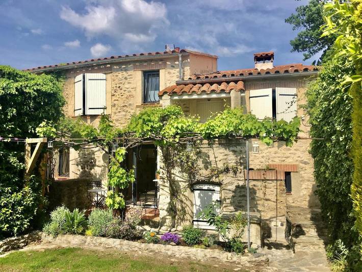 Location de vacances pour 6 personnes, avec vue et jardin à Vinça