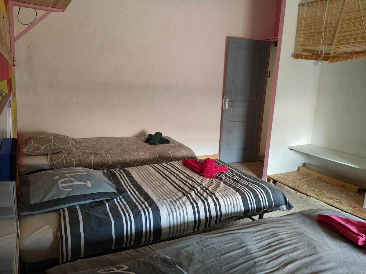 Appartement entier, Two-Bedroom Apartment in Remoulins, Région de Nîmes
