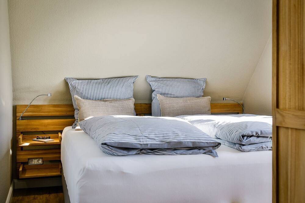 Meerzeit - Moderne Haushälfte mit umzäuntem Garten für bis zu 8 Personen mit in Hörnum, Sylt