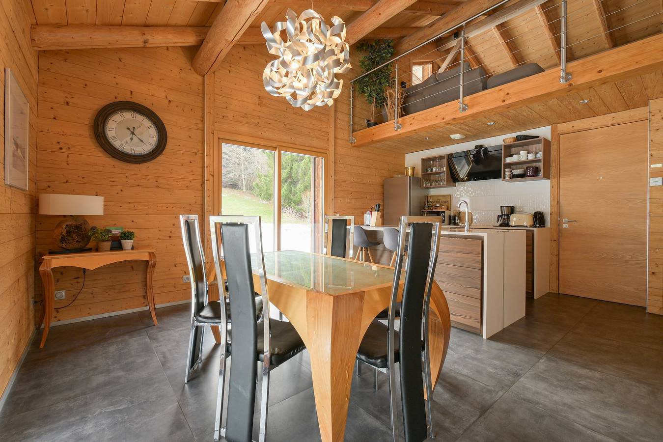 Apartamento entero, Apartamento «La Puerta de los Aravis» con vistas a la montaña y Wi-Fi in Saint-Jean-de-Sixt, Región de Annecy