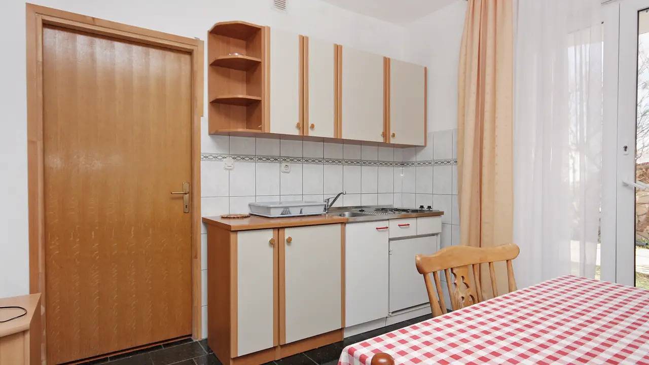Ganze Ferienwohnung, Ferienwohnung für 6 Personen (46 m²) in Ražanac in Razanac, Zadar