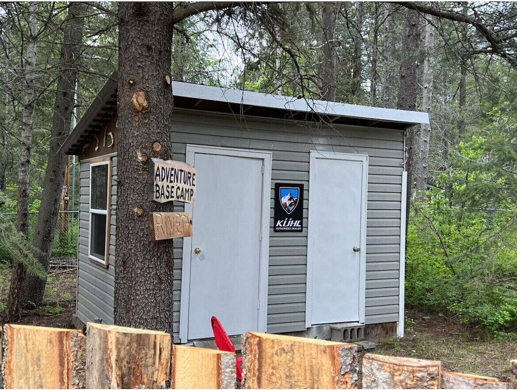 Clean Room on the River in Hungry Horse, Flathead Nationalwald