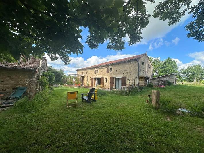 Location de vacances pour 3 personnes, avec vue ainsi que jardin et piscine à Sauveterre-la-Lémance - 4
