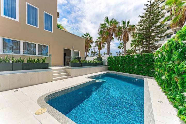 Appart’hôtel pour 2 personnes, avec piscine ainsi que terrasse et vue