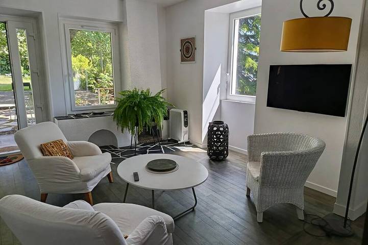 Apartamento entero, Apartment with a Garden, Near Downtown. On-site covered parking. in Chambéry, Chambéry region