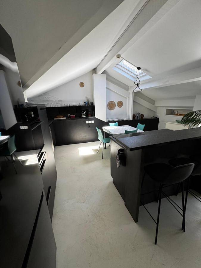 Location de vacances pour 6 personnes, avec terrasse et vue ainsi que piscine et jardin à Antraigues-sur-Volane - 3