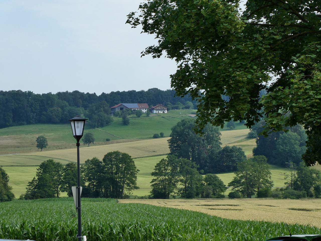 Gästehaus Stahuber - Doppelzimmer mit Ausblick in unser schönes Glonntal in Feldkirchen-Westerham, Landkreis Rosenheim