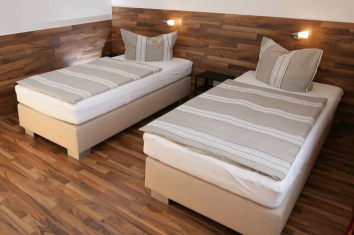 Ferienwohnung für 6 Personen, mit Garten und Sauna sowie Balkon in Göppingen - 3