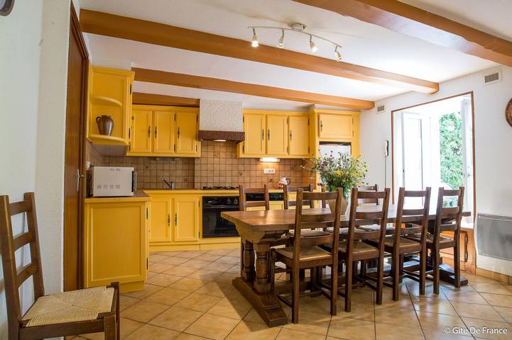 Gîte pour 9 personnes, avec jardin, animaux acceptés à Chambon-sur-Lac - 4