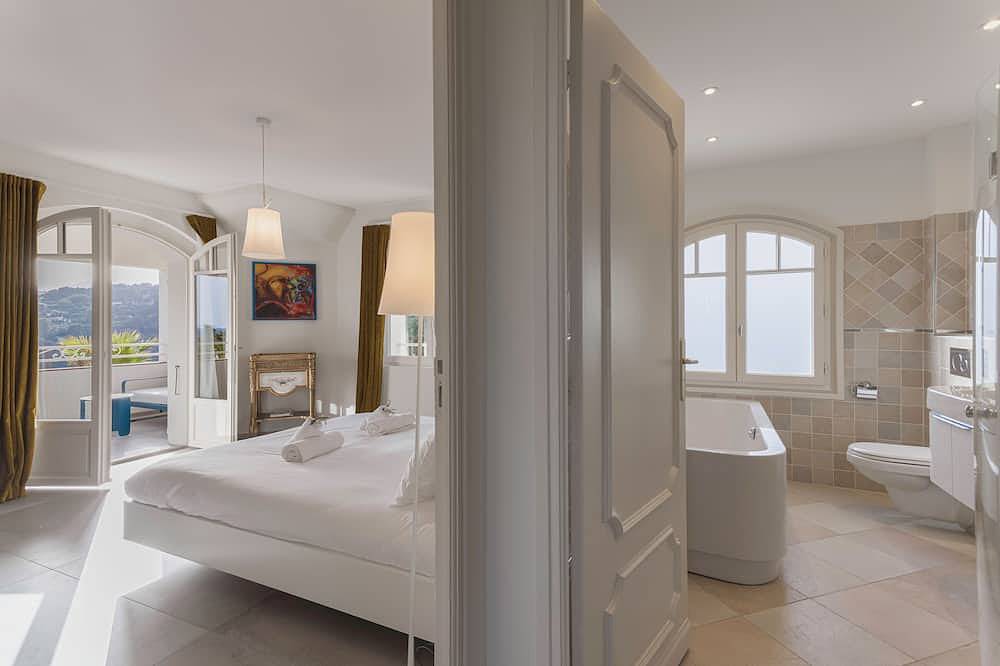 Villa Galet Vue 360 Mer Montagne Et Citadelle Saint Paul De Vence in Saint-Paul-de-Vence, Cannes region