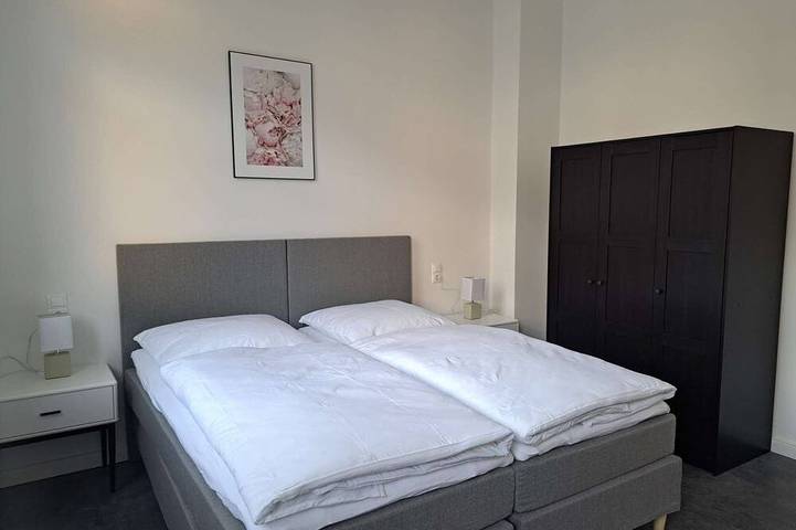 Ganze Wohnung, Moderne großzügige Wohnung mit 2 Schlafzimmer und schönem Wohnbereich in Solingen, Bergisches Land
