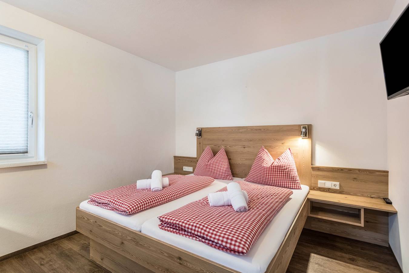 Entire apartment, Holiday flat 'Apartment Berger' with mountain view, communal garden and Wlan in Sankt Johann im Pongau, Ski Amadé