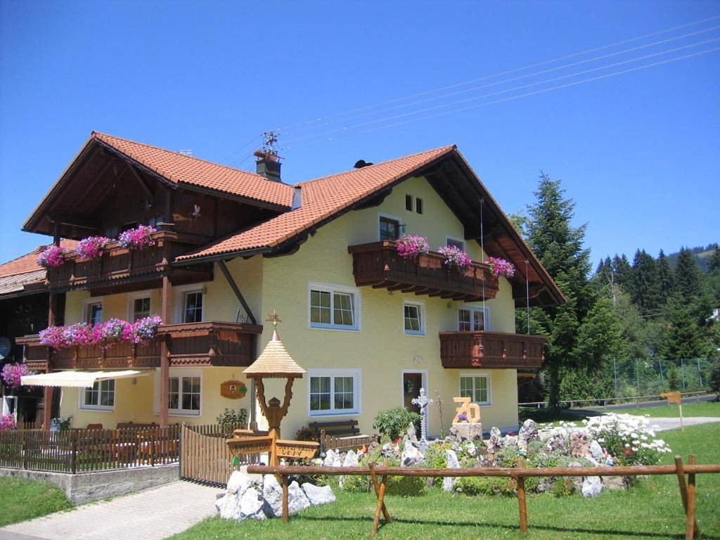 Ganze Wohnung, Apartment with Mountain View in Jungholz, Bayerische Alpen