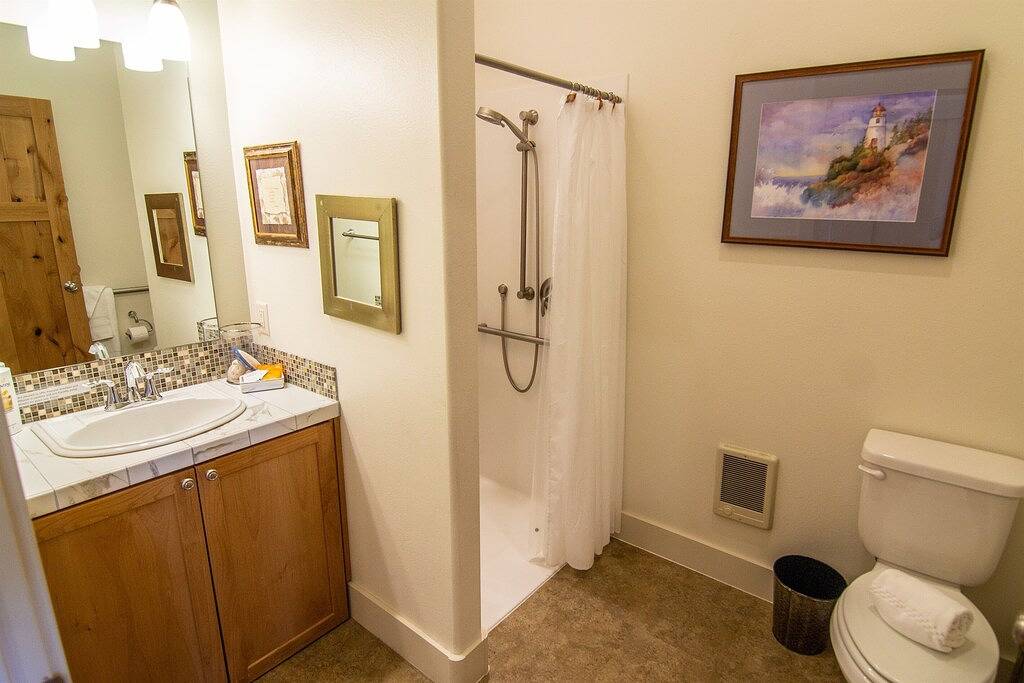 Ganze Wohnung, Perfekte Lage, neu gebaut und gelistet, 1 Block in die Stadt, Killer Aussicht, Haustiere ok. in Sisters, Black Butte Ranch