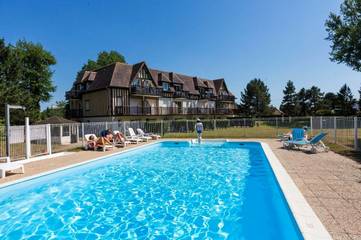 Cottage pour 4 personnes, avec balcon et piscine, animaux acceptés à Varaville
