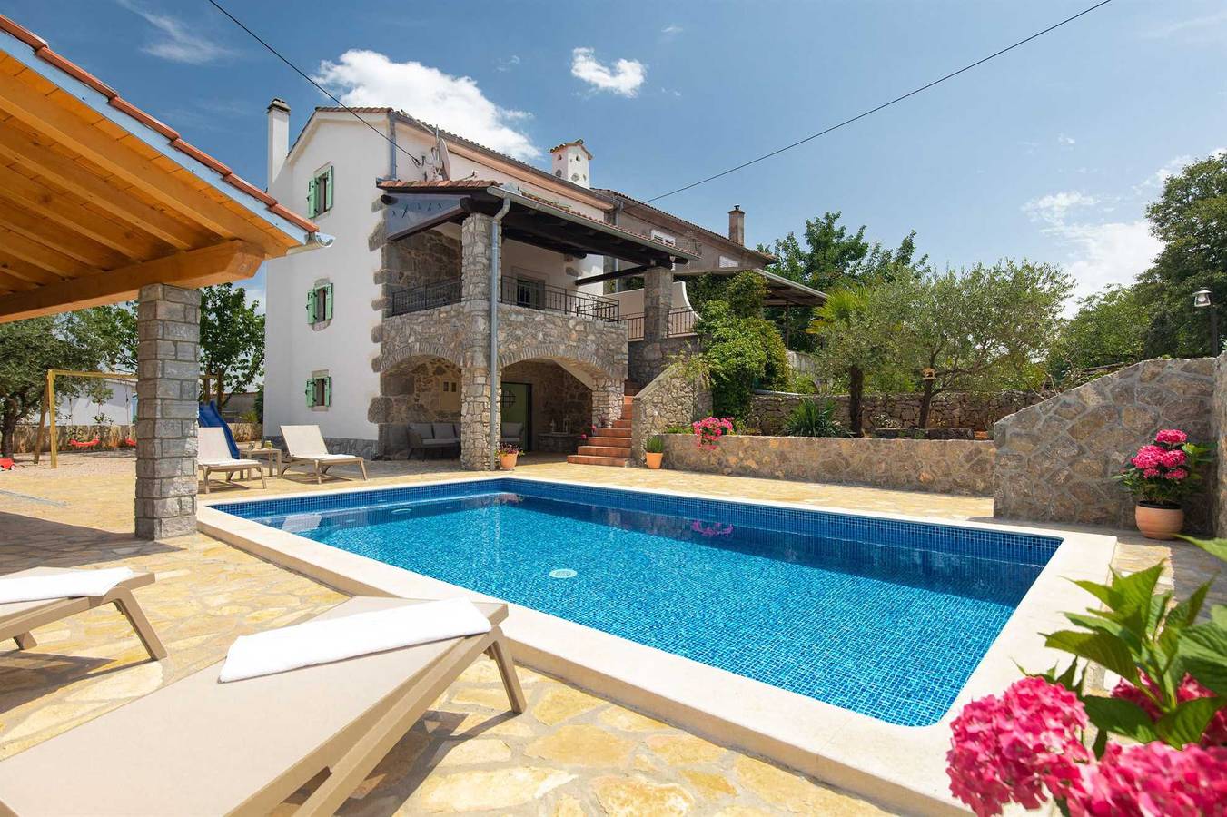 Ganze Wohnung, Schönes Steinhaus Iva mit beheiztem Pool in Krk Stadt, Krk