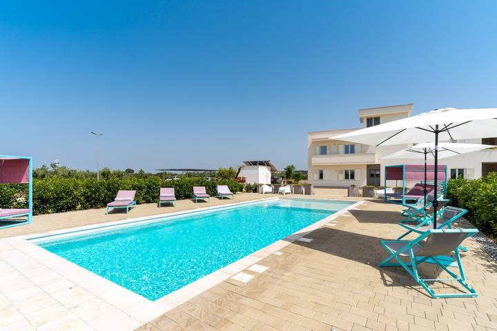 Apartamento entero, Apartamento 'Le Scuderie 7' con piscina compartida, Wi-Fi y aire acondicionado in Galatone, Provincia de Lecce