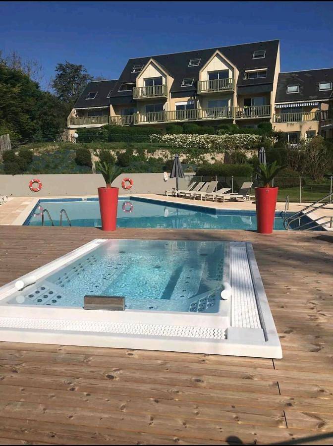 Appartement entier, Studio Golf piscine D Day in Port-en-Bessin-Huppain, Région de Bayeux