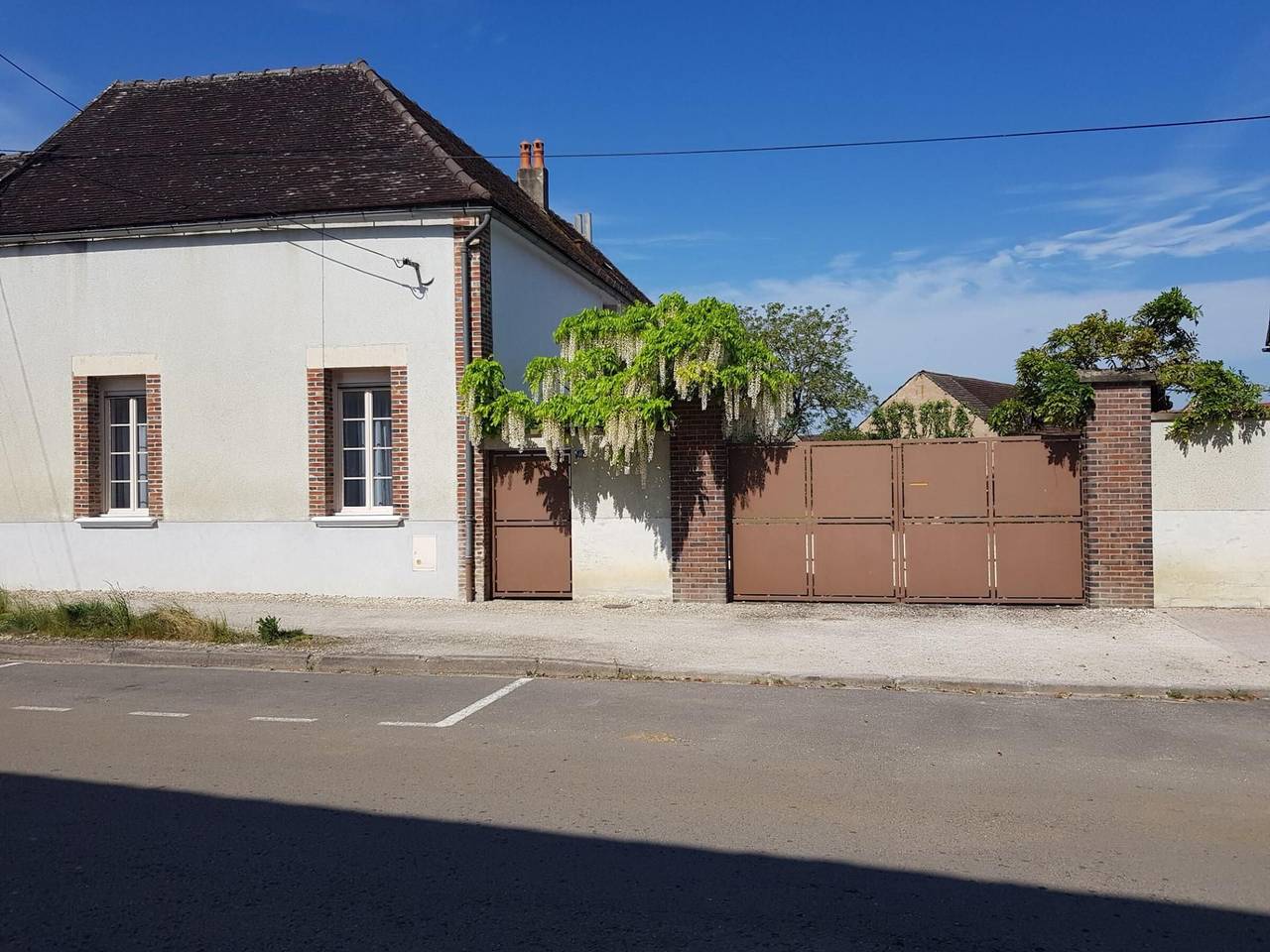 Modernes Ferienhaus mit Garten in Burgund, Parkplatz und Wlan inklusive in Chéu, Auxerre und Umgebung
