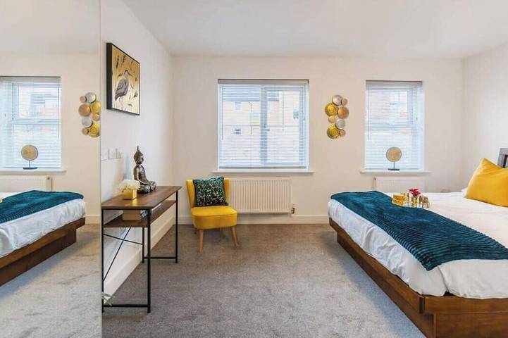 4Br-Madejski Stadium-Royal Berk Hosp-By Tempstay in Reading, Berkshire