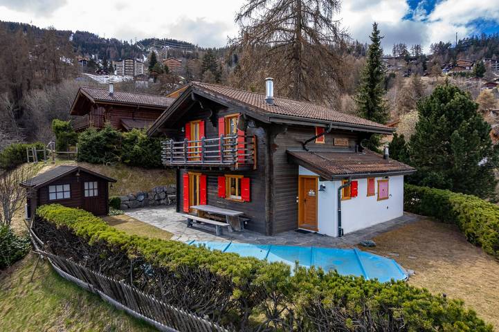 Ferienhaus für 6 Personen, mit Terrasse und Garten sowie Pool, mit Haustier im Wallis