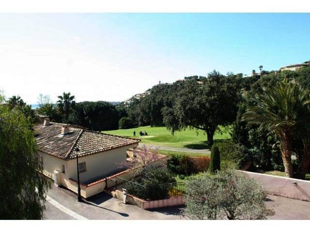 Villa pour 6 personnes, avec vue ainsi que terrasse et piscine à Sainte-Maxime