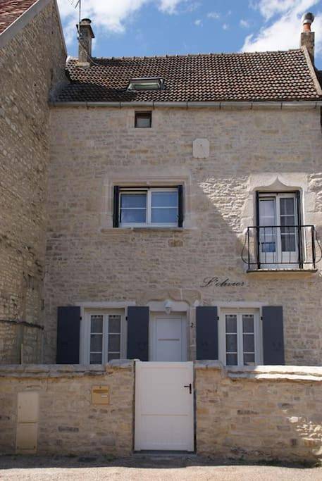 Location de vacances pour 6 personnes, avec jardin dans Joux-la-Ville - 2