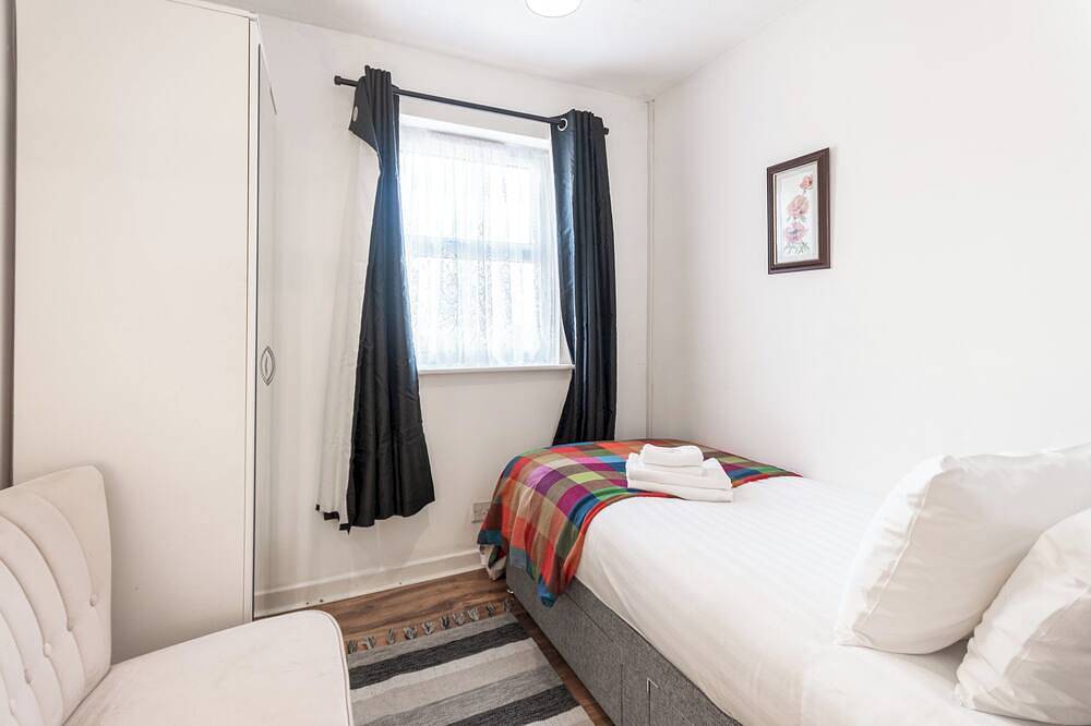 3 Bedroom home near Seafront | Sleeps 5 - Pass the Keys in Southend-on-Sea, Östliches England