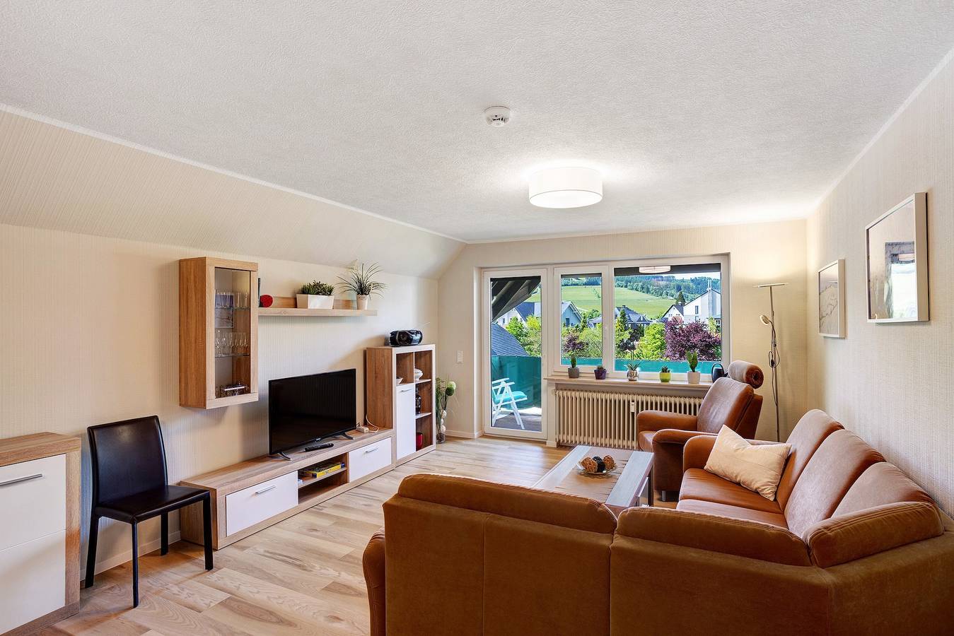 Apartamento entero, 'Fewo Sonnenseite' con dos balcones, wifi y Meinecardplus in Willingen, Upland