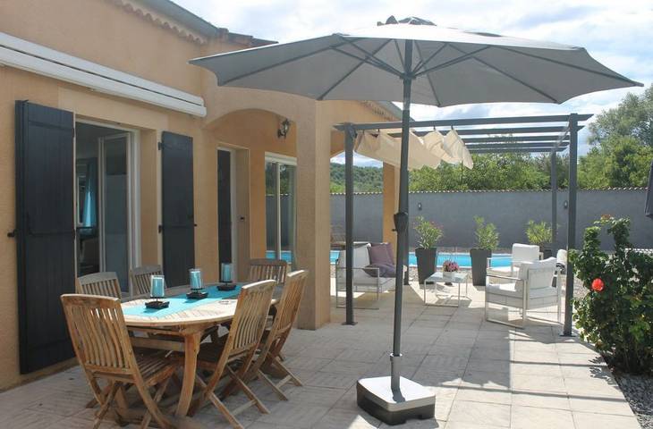 Gîte pour 6 personnes, avec piscine ainsi que terrasse et jardin à Ruoms - 3