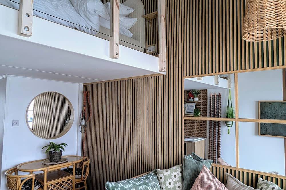 Charming home on the ocean in Brighton Marina, Brighton