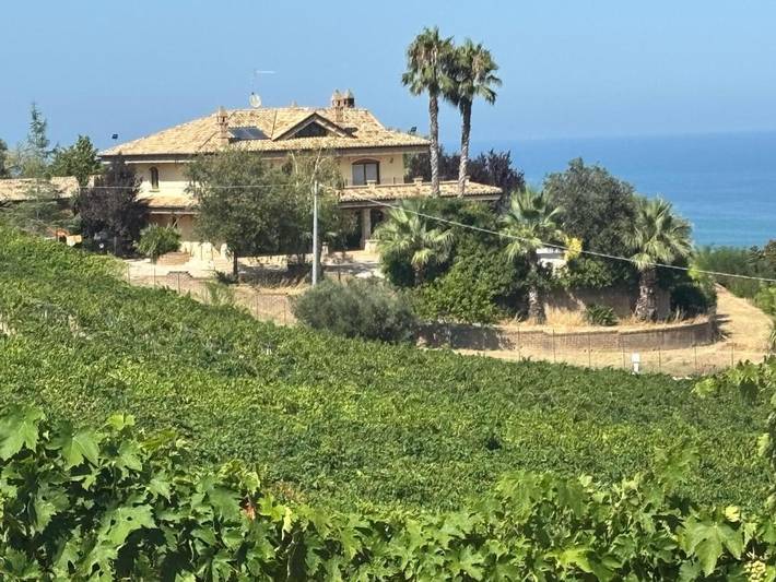 Casa vacanza per 9 persone, con idromassaggio e giardino nonché sauna in Colonnella