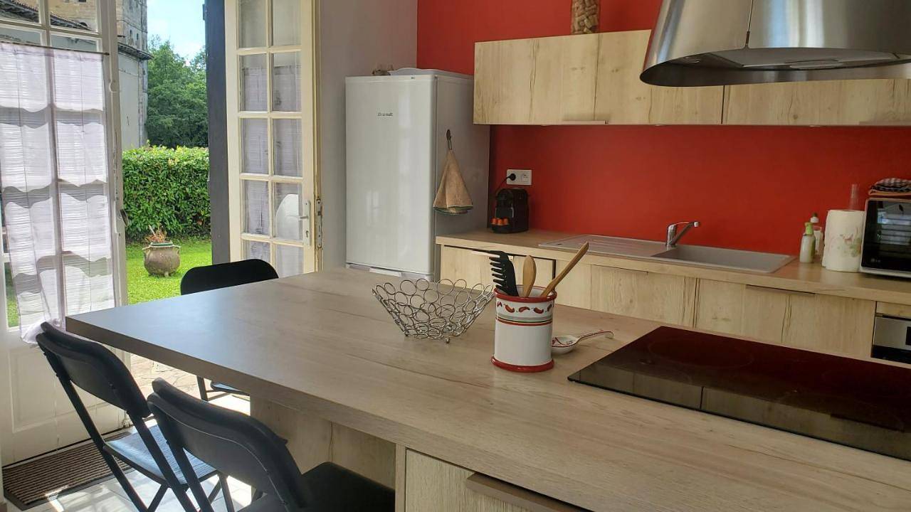 Appartement entier, Apartment with Terrace in Espelette, Région de Bayonne