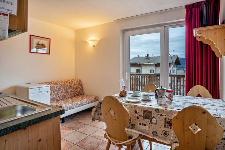 Entire apartment, Apartment 'Giongo Residence Aparthotel 101' with Mountain View, Shared Terrace and Wi-Fi in Gionghi-Cappella, Lavarone