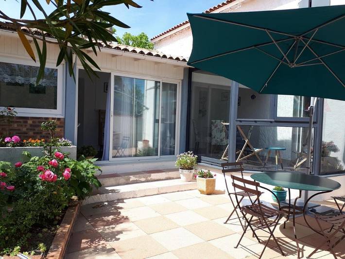 Location de vacances pour 2 personnes, avec jardin à Corme-Royal