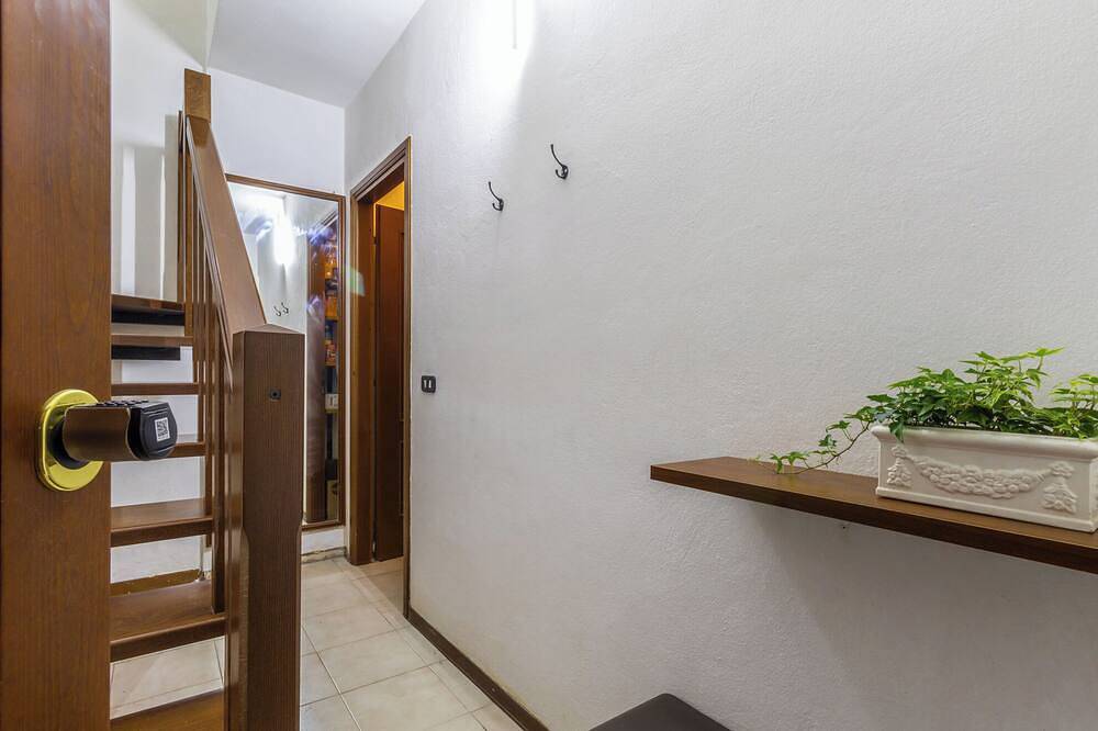 Entire apartment, [Rua Pioppa] 2 ospiti Wifi Parcheggio in Modena, Modena Province
