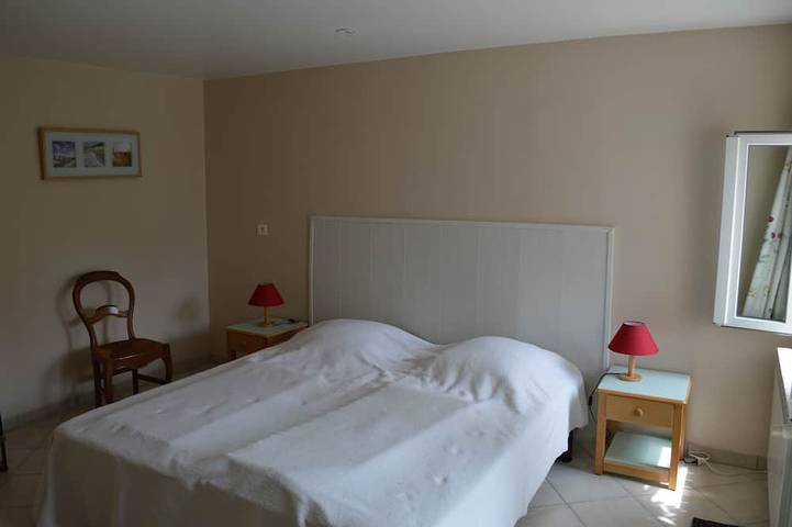 Location de vacances pour 9 personnes, avec jardin et terrasse à Saintes - 2