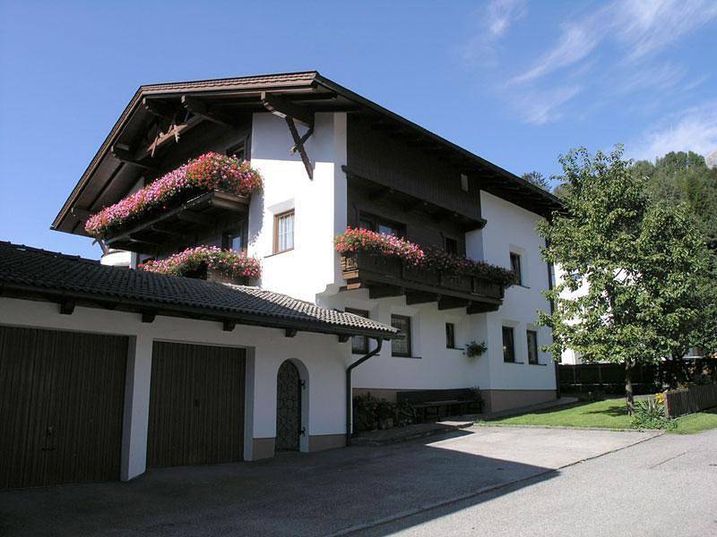 Ganze Ferienwohnung, Doppelzimmer straßenseitig in Vomp, Bezirk Schwaz
