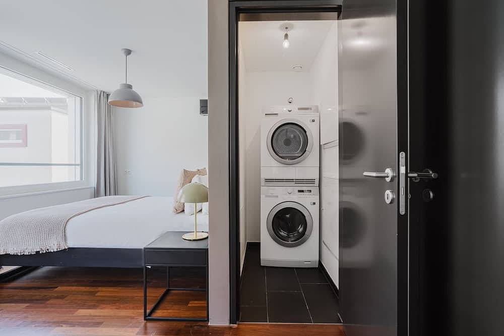 Ganze Wohnung, Blueground | Wiedikon, balcony & elev, nr market in Zürich, Bezirk Zürich