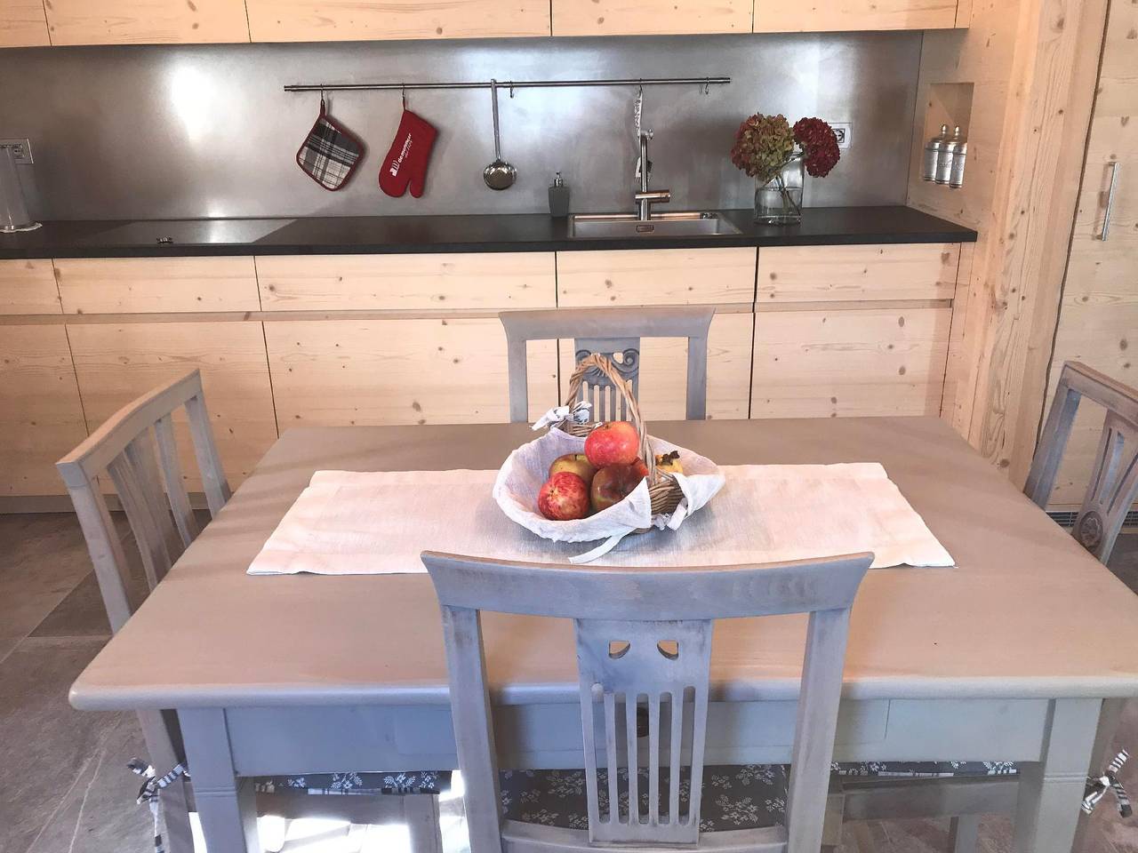 Ganze Ferienwohnung, Appartement in Torre Di Santa Maria mit Garten in Torre di Santa Maria, Bernina-Alpen