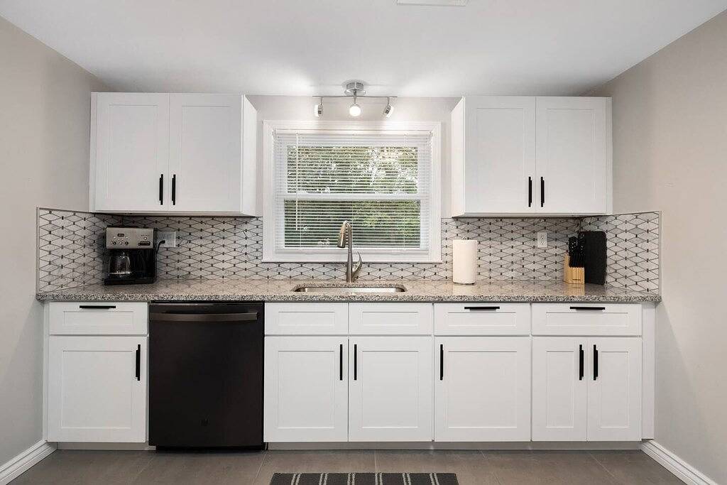 Ganze Wohnung, Warm & Spacious 2Br | Huge Backyard | Shelby Twp in Shelby Charter Township, Macomb County