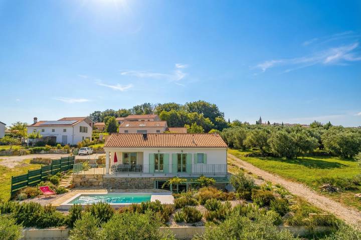 Villa für 7 Personen, mit Sauna und Pool sowie Balkon, kinderfreundlich in Slowenien