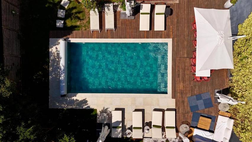 Villa pour 15 personnes, avec piscine et sauna ainsi que jacuzzi et jardin, animaux acceptés