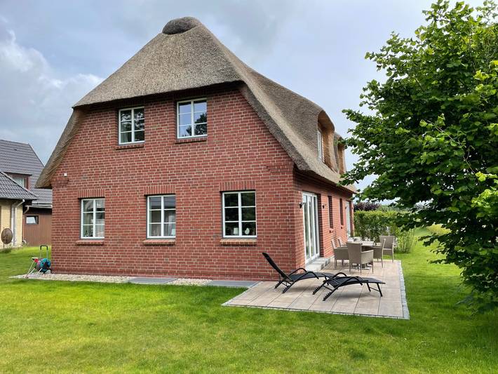 Ferienhaus für 6 Personen, mit Terrasse und Garten in Nebel - 4