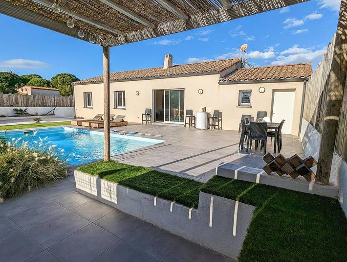 Location de vacances pour 6 personnes, avec vue ainsi que jardin et piscine à Ornaisons - 2