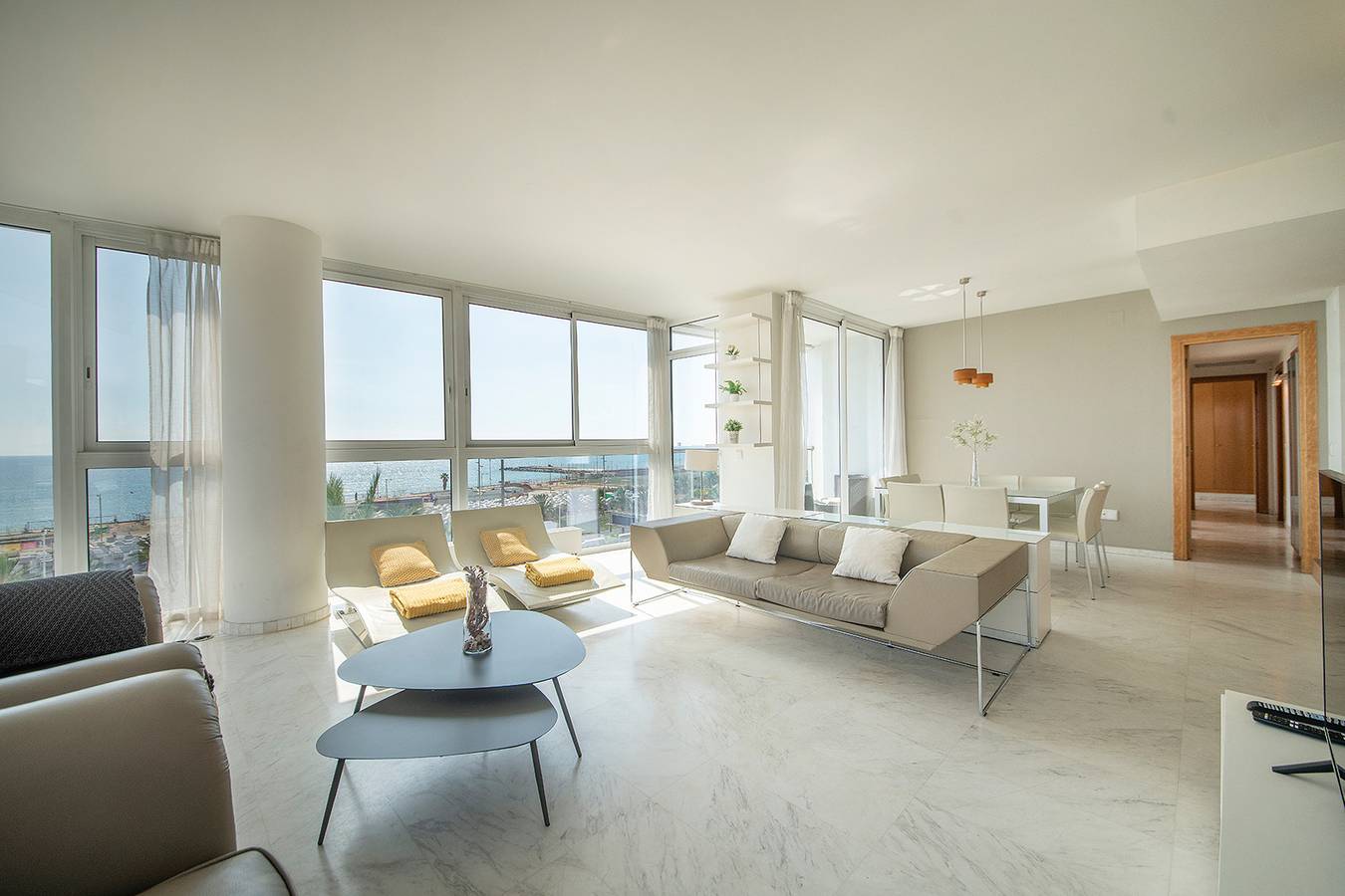 Appartement entier, Appartement de vacances pour 6 personnes avec balcon in Playa Barcelona, Barcelone